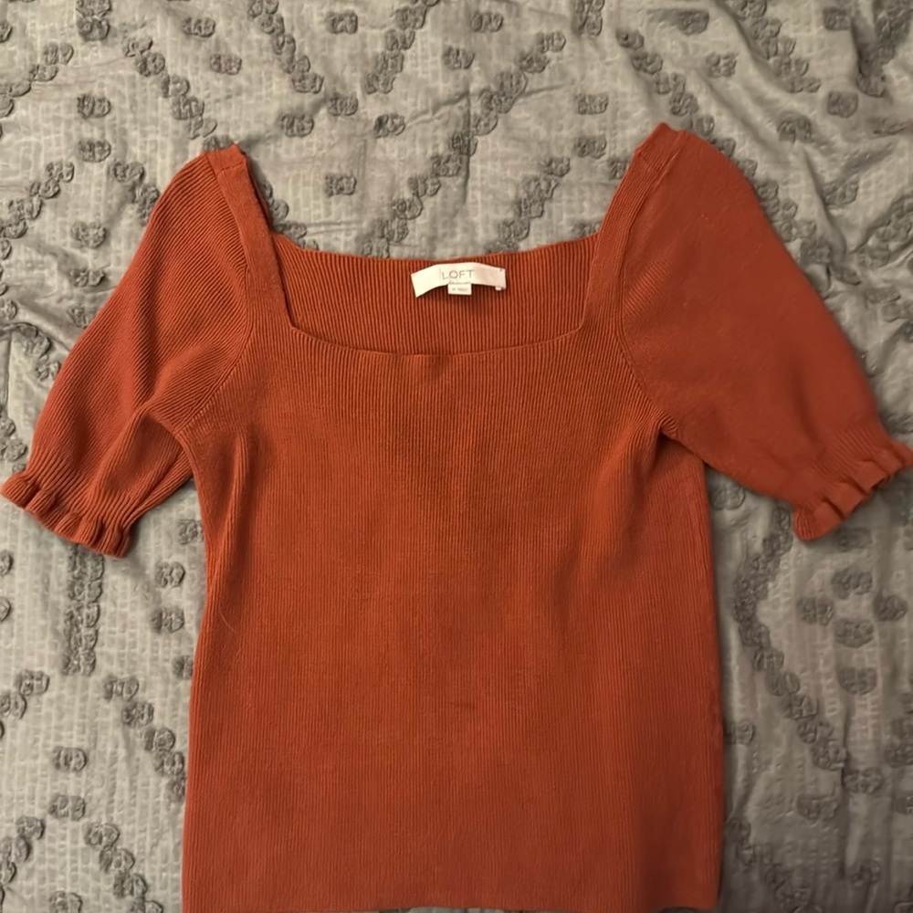 ✨3/$20 Bundle Sale✨ 
Loft square neck, quarter sleeve sweater